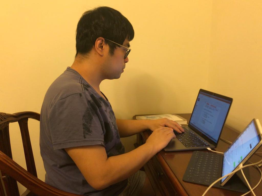 杜博文老师正在讲授离散数学课程(教学工作部提供)