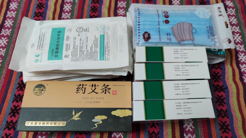 致真书院的梦拓寄给自己武汉同学的物资(致真书院提供)